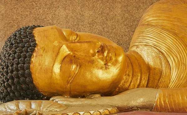 Phayao Ταϊλάνδη Δεκ 2020 Zoom View Gold Buddha Ανακλινόμενος Στο — Φωτογραφία Αρχείου