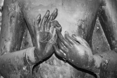 Phayao, Tayland - 6 Aralık 2020: Wat Analayo Tapınağındaki Merkez Çerçevede Buda Heykelinin Siyah ve Beyaz Ön Eli