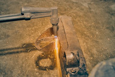 Görüntüyü yakınlaştır Oksijen Asetilen Meşalesi Araba Kesme Bölümü veya Klasik Ton Küçük Işıltısıyla Chassis 'te Otomatik Parça