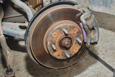 Yakınlaştır Oto Tekerlek Gövdesi ve Fren Çıtası ve Kravat Ucu ve Direksiyon Kolu