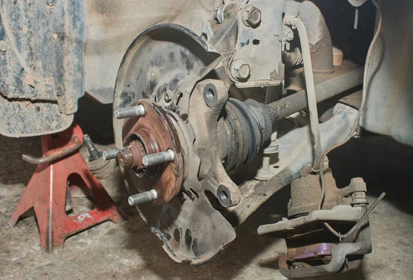 Car Wheel Hub ve Front Drive Axle Shaft ve Shock Absorber ve Fren Caliper ve Jack Stand ve Lower Arm Ball Joint