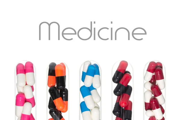 Медицина или капсула с таблетками в пробирке, изолированной на белом бэкгру — стоковое фото