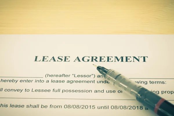 Lease Agreement Contract Document and Pen Horizontal View Vintag Style — Stockfoto