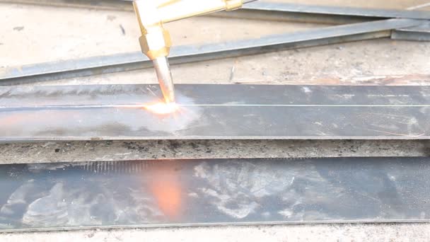 Découpe de métal avec acétylène gazeux en gros plan Vue horizontale 