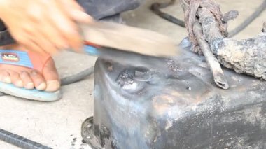 Yüzey çatlak petrol Pan ve elektrik ark kaynağı hazırlanıyor