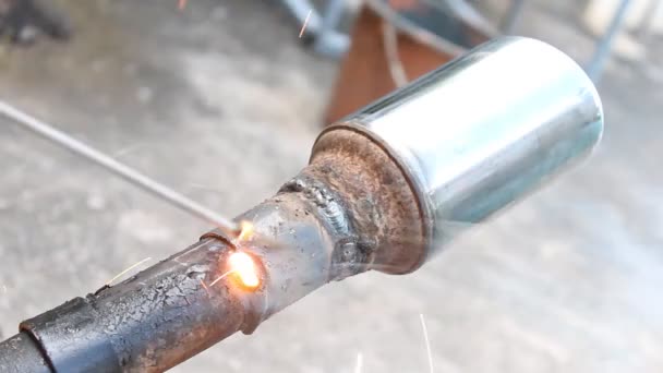 Выхлопная труба для механической сварки — стоковое видео