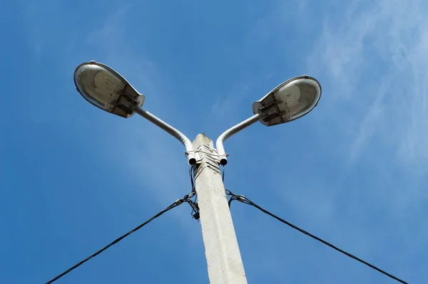 Luzes Rua Par Céu Azul — Fotografia de Stock