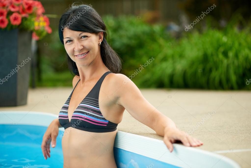 mature by the pool Ts jamie shemale strokers