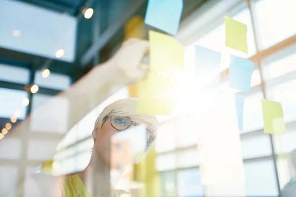 Reative Millenial Kleinunternehmer — Stockfoto