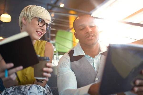 Two creative millenial small business owners — Stock Photo, Image