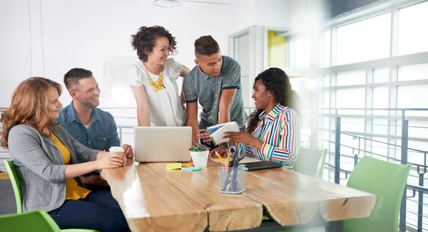 Grupo multiétnico de exitosos empresarios creativos —  Fotos de Stock