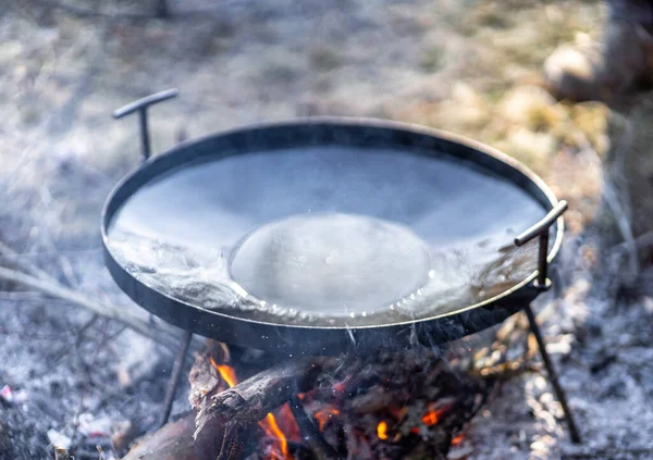 Kochen Waldpark Lagerfeuer Topf Mit Rauch — Stockfoto