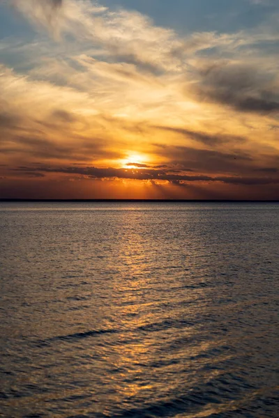 Stunning Sunset Yellow Orange God Rays Water — Stock Photo, Image