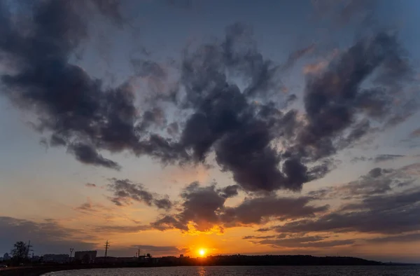 Захід Сонця Над Річковим Озером Море Чудовими Кольорами Драматичний — стокове фото