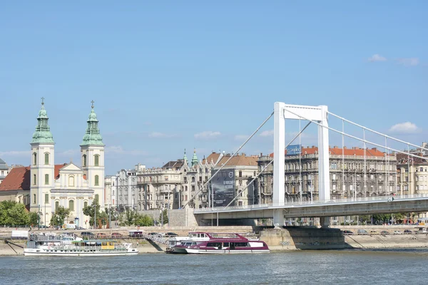 Erzsebet-bron och Donau floden, Budapest, Ungern — Stockfoto