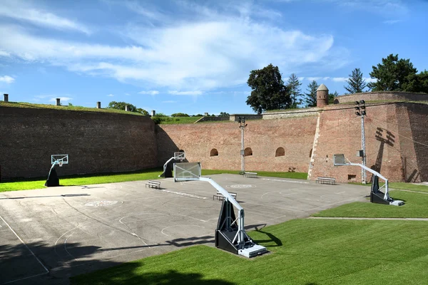 Canchas de baloncesto dentro de la fortaleza de Belgrado, Belgrado, Serbia — Foto de Stock