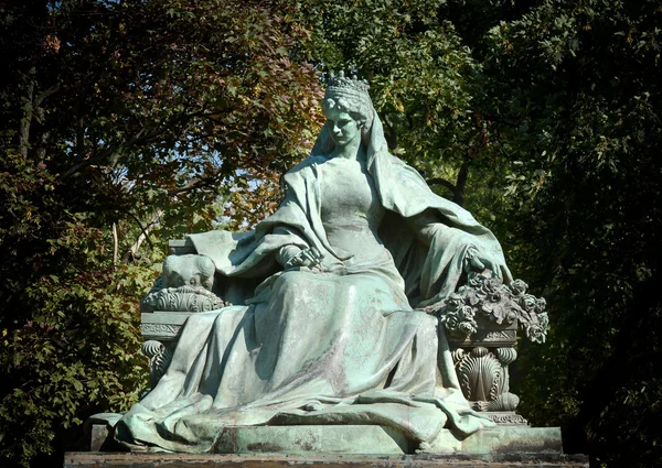 Statue der Kaiserin Elisabeth von Österreich (erzsebet kiralyne), budapest, ungarisch — Stockfoto