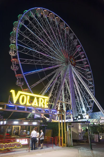 Nattbild från The Wurstelprater, Wien, Österrike — Stockfoto