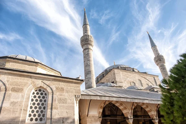 Niederwinkelschuss Der Mihrimah Sultan Moschee Uskudar Istanbul Türkei — Stockfoto