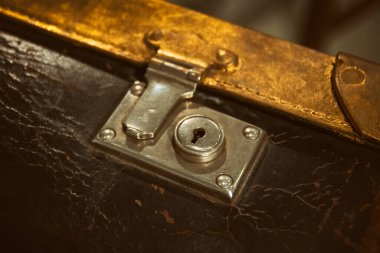 Eski Deri Bavul Kilidinin Yakın Çekimi