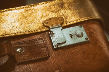 Eski Deri Bavul Kilidinin Yakın Çekimi
