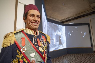 İSTANBUL, TURKEY, 8 Temmuz 2021: Ünlü Türk aktör Kemal Sunal 'ın Balmumu heykeli 3 Temmuz 2000' de İstanbul Sinema Müzesi 'nde sergilendi..