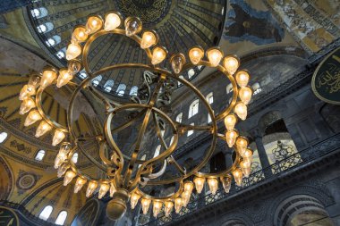 Büyük mum avize içinde Aya Sofya, Istanbul, Türkiye