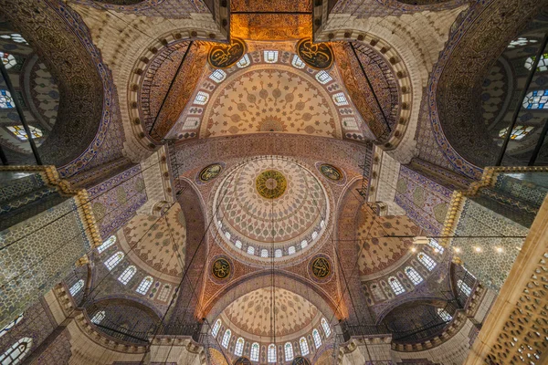 Új mecset (Yeni Cami) belső, Isztambul, Törökország — Stock Fotó
