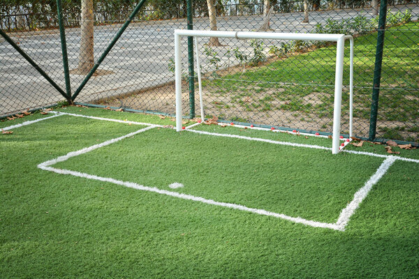 Мини-футбольный гол на искусственной траве
