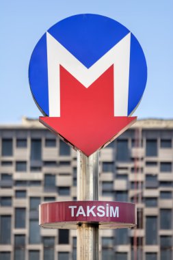 Taksim Metro giriş işareti, Istanbul, Türkiye