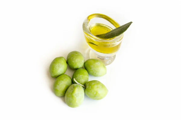 Aceitunas ecológicas y aceite de oliva — Foto de Stock