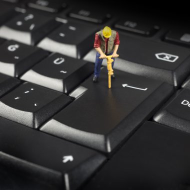 Minyatür alt siyah bilgisayar klavye üstüne