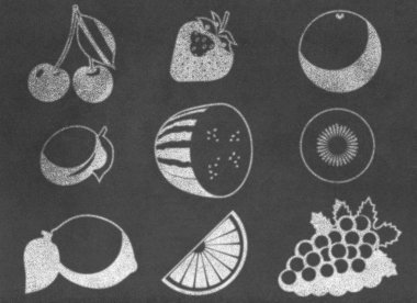 Kara tahta üzerinde meyve