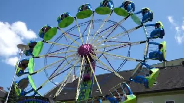 Teplice, Tjeckien - 31 maj, 2014: Carousel nöjesparken carnival hålls varje år i Teplice — Stockvideo