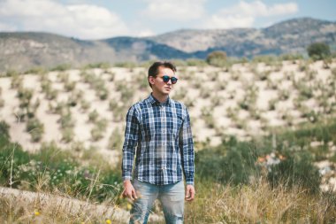 Kırsal portre sarışın adam.