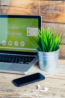 Online alışveriş Web sitesi bir dizüstü bilgisayar.