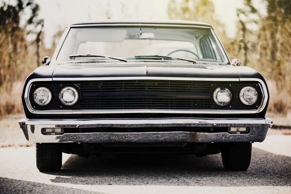 Vista frontale della classica auto nera americana . — Foto Stock