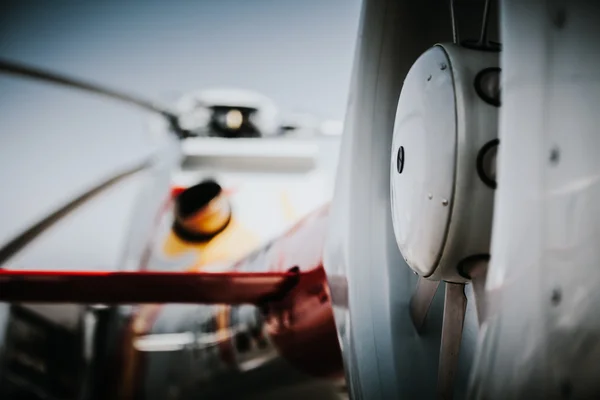 Detail van de staartrotor helikopter close-up. — Stockfoto