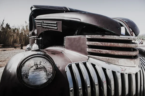 Old car front in bad condition. — Stock Photo, Image