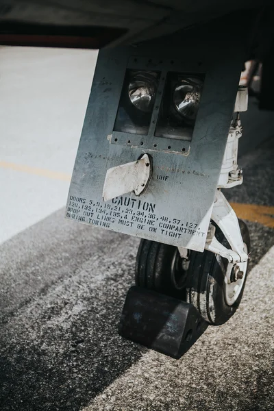 Dettaglio del carrello degli aerei da guerra . — Foto Stock
