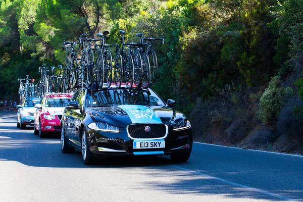 CORDOBA, ESPANHA - 26 de agosto: Equipe Sky assistência carro passando th — Fotografia de Stock