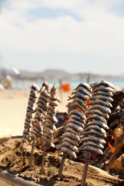 İspanyol bir şekilde kavrulmuş hamsi