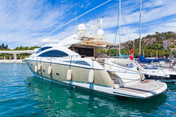 Luxury yacht at the port — Stock Photo, Image