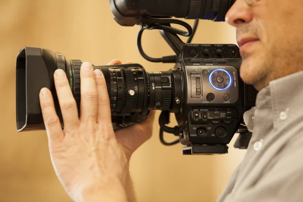 Professional camera man. Close up. — Stock Photo, Image