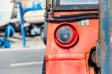 Eski kedi Asansör ayrıntı. Far.