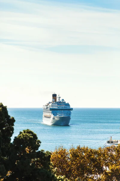 Navio de cruzeiro de luxo arrivig no porto . — Fotografia de Stock