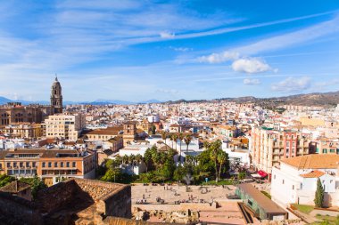 Malaga cityscape Alcazaba üzerinden. Andalusia, İspanya.