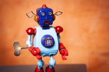 Retro teneke robot, sürpriz yüz.