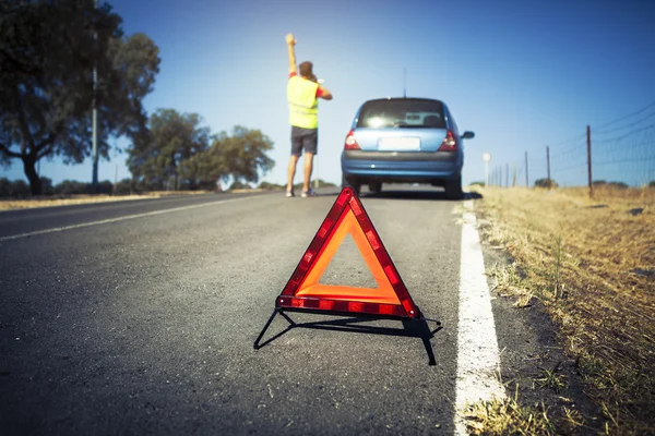 Emergency triangle in a breakdown car scene. — Stock Photo, Image