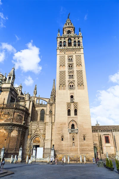 Catedral de Sevilla desde la calle . —  Fotos de Stock